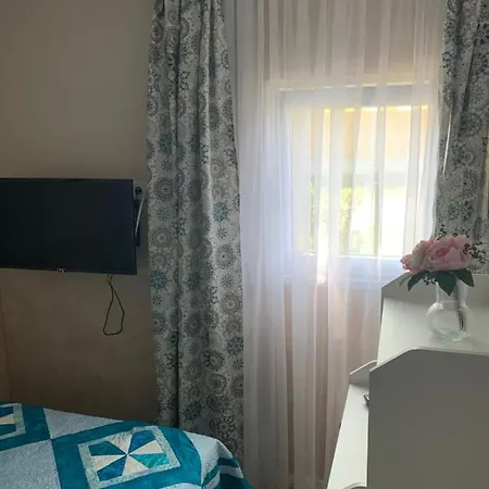 Topart Apartman B Little House Балатонфеньвеш